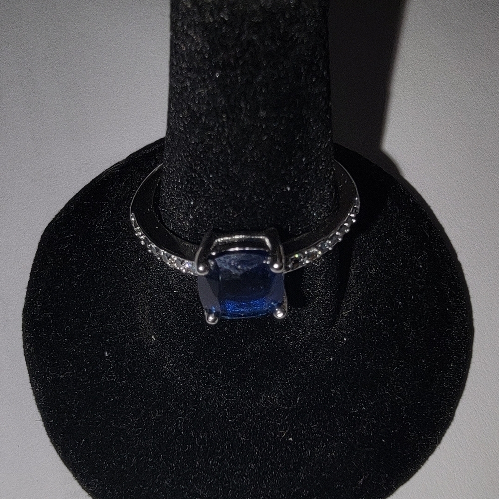 Elegant Silver and Blue Gemstone Ring
